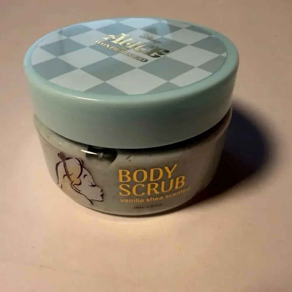 Disney Alice in Wonderland 4pc Makeup Lip Gloss Balm Body Scrub Set NWT